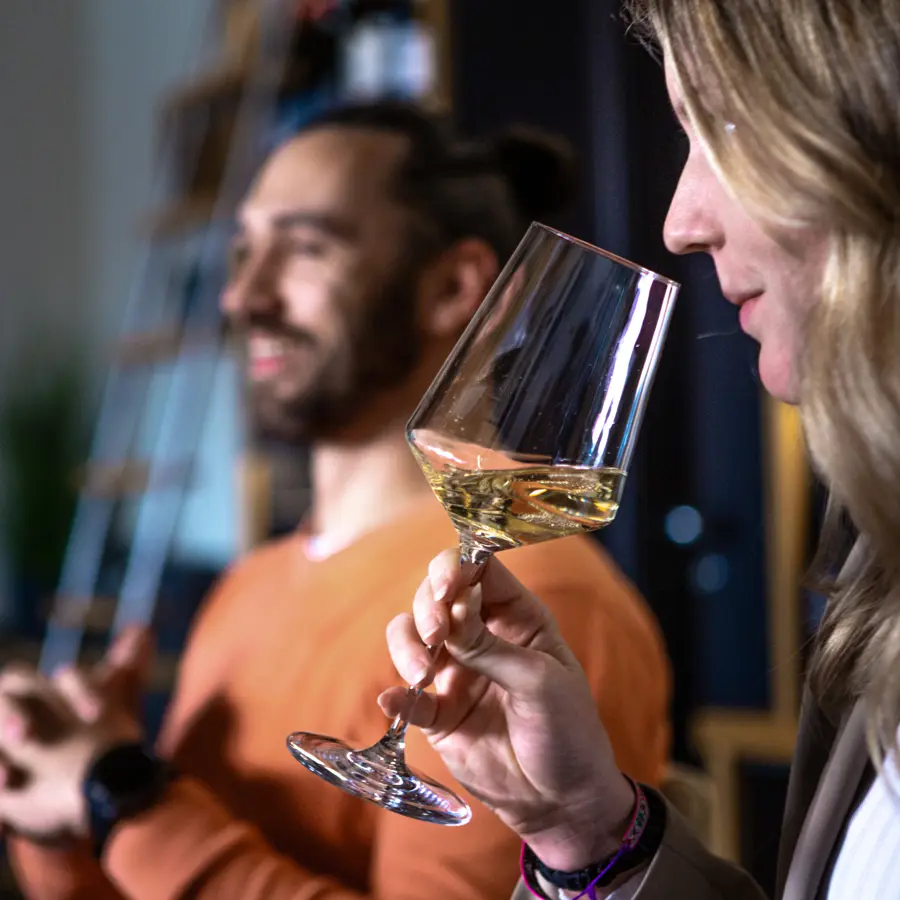 Wein wird probiert und verkostet